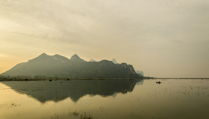 初一上地理南极洲的自然环境手抄报